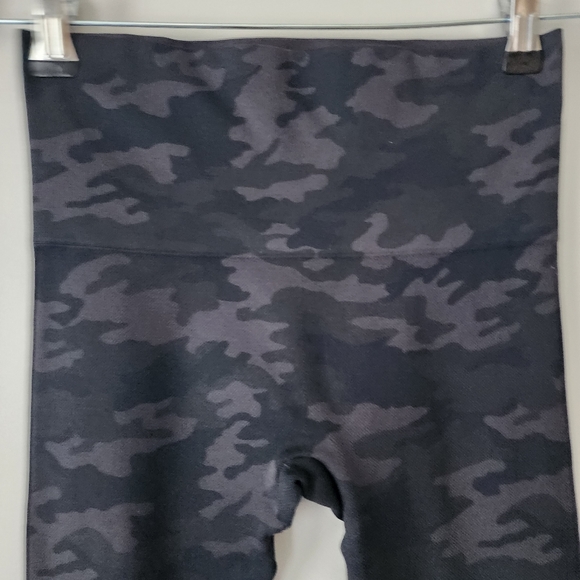 SPANX Look at Me Now High Waist Black‎ Camo Leggings Size Large - Picture 4 of 10